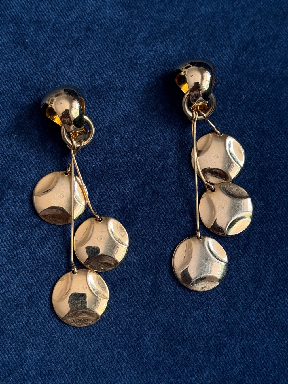 Vintage Gold tone Drop Circle Clip on Earrings.